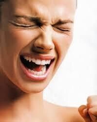 La nervosité d'une femme est un symptôme de la présence de parasites